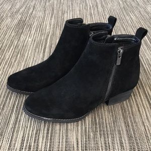 NWT Blondo Lila Waterproof Booties in Black Suede